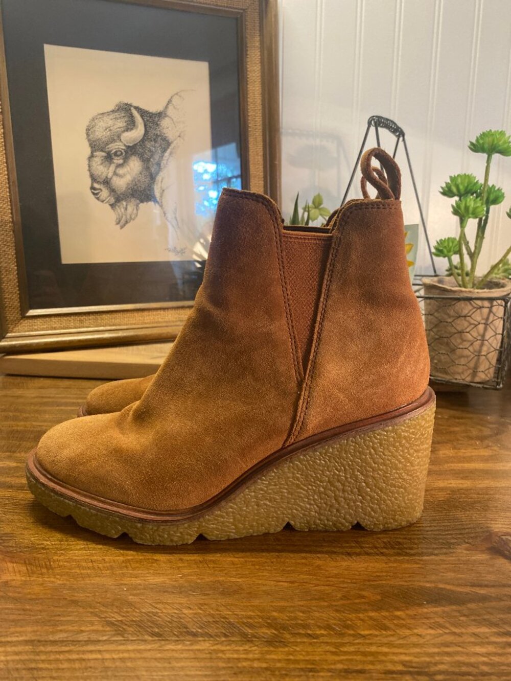 CLARKS Clarkford Top Chelsea Boot - Suede Leather Wedge Ankle Boots - Size 6.5 - Picture 3 of 13